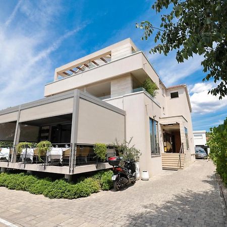 Rooms & Restaurant Matanovi Dvori Sukošan 外观 照片