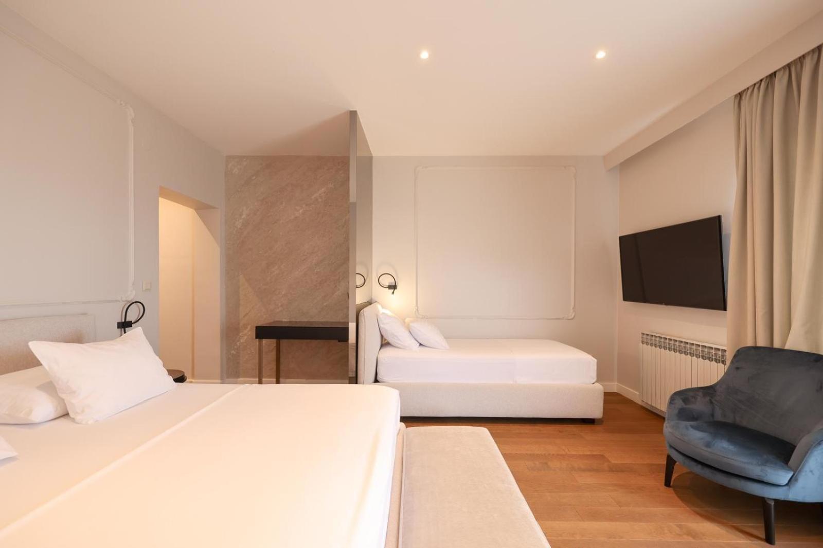Rooms & Restaurant Matanovi Dvori Sukošan 外观 照片
