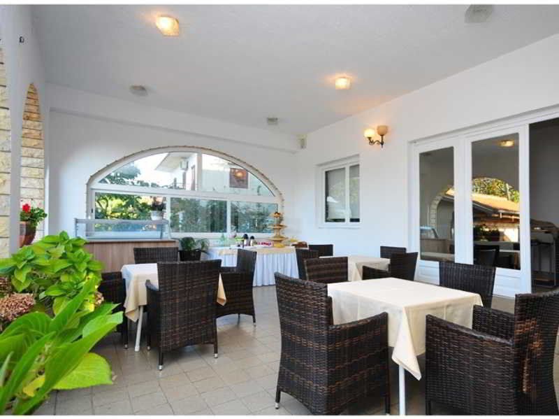 Rooms & Restaurant Matanovi Dvori Sukošan 外观 照片