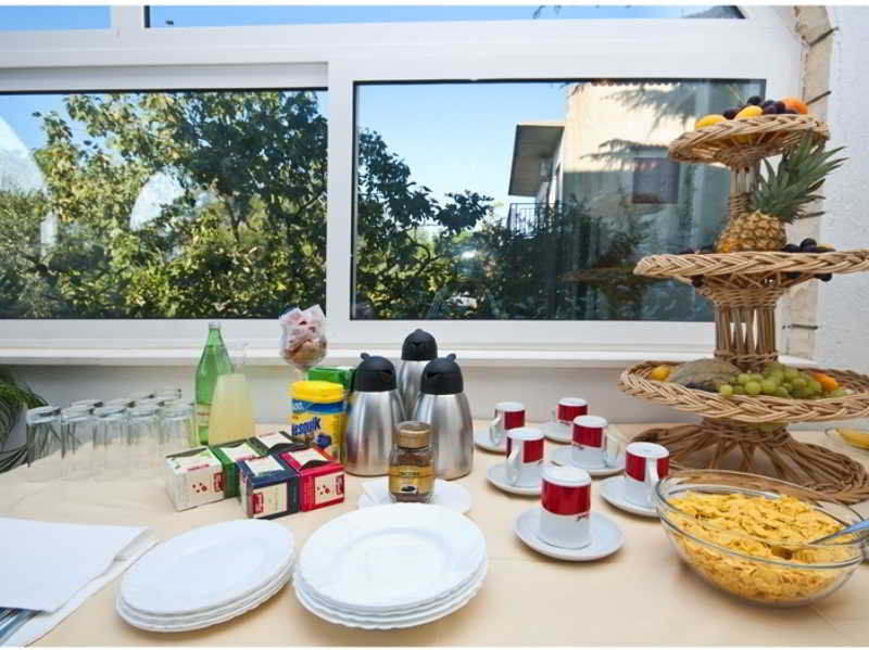 Rooms & Restaurant Matanovi Dvori Sukošan 外观 照片