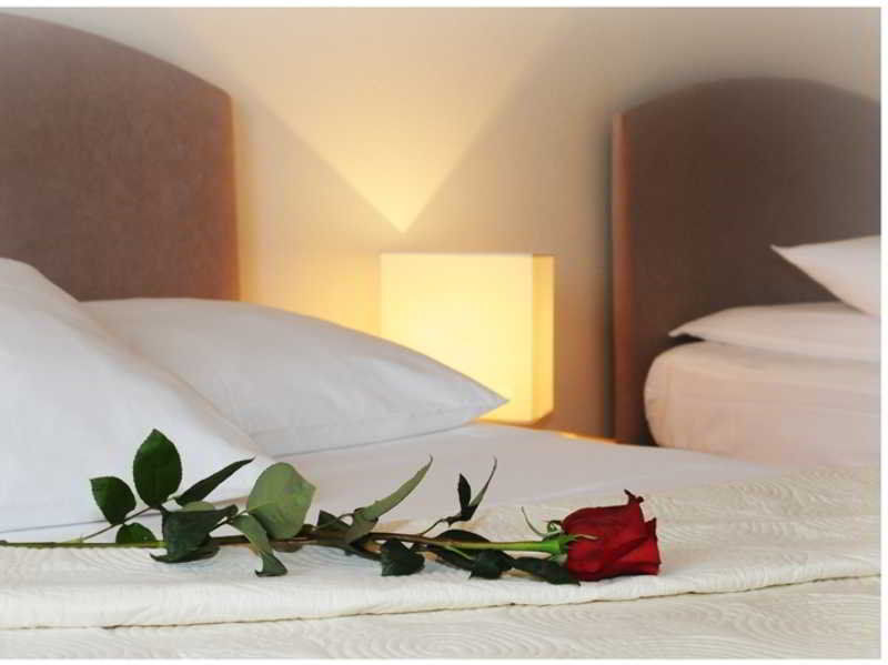 Rooms & Restaurant Matanovi Dvori Sukošan 外观 照片