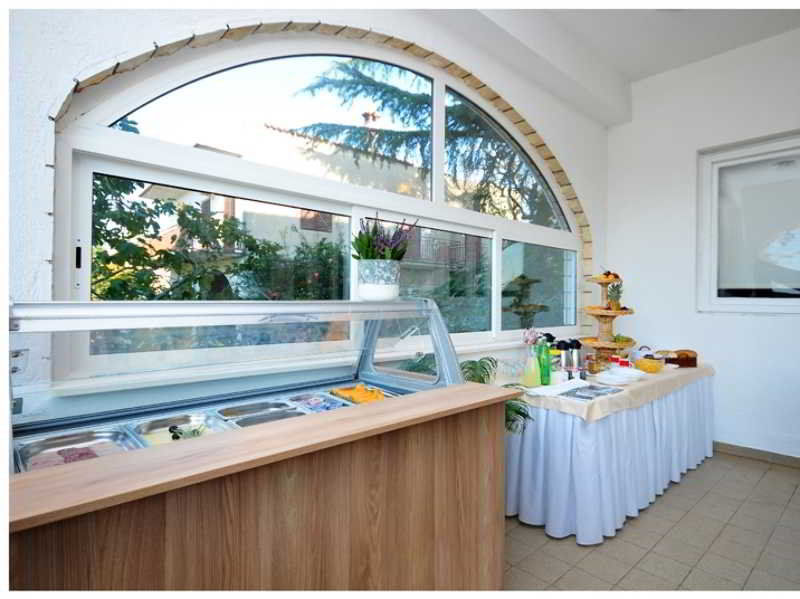 Rooms & Restaurant Matanovi Dvori Sukošan 外观 照片