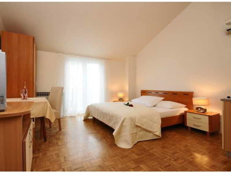 Rooms & Restaurant Matanovi Dvori Sukošan 外观 照片